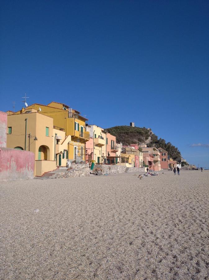 Casa Mariuccia A Due Passi Dal Mare Apartment Finale Ligure Exterior foto